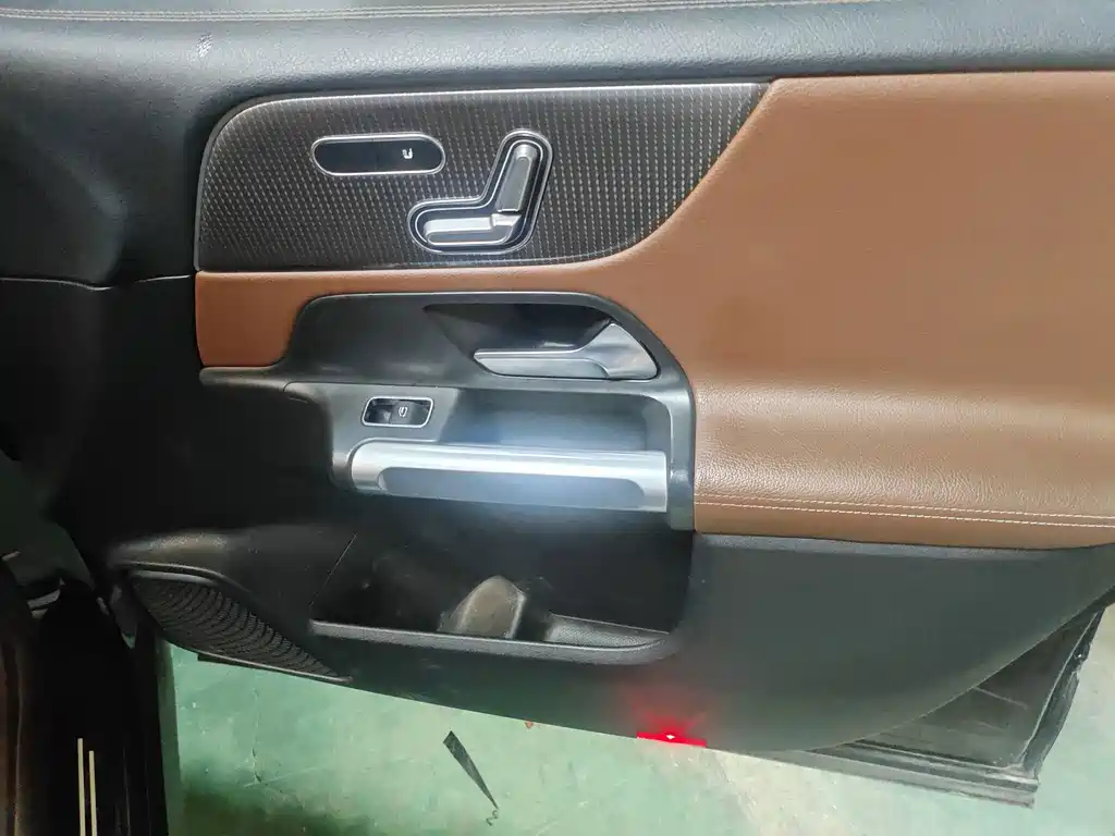Mercedes-Benz GLB — миниатюра 9