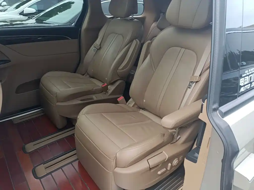 Buick GL8 — миниатюра 17