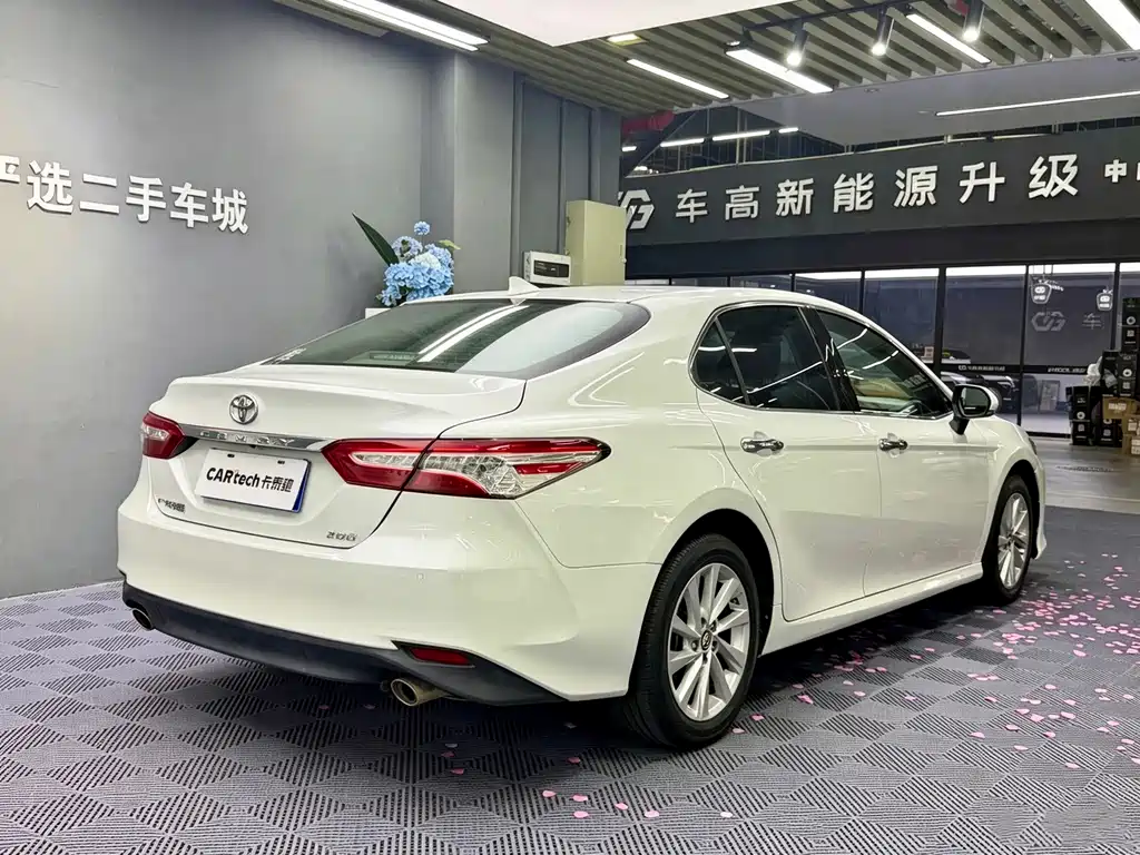 Toyota Camry — миниатюра 14