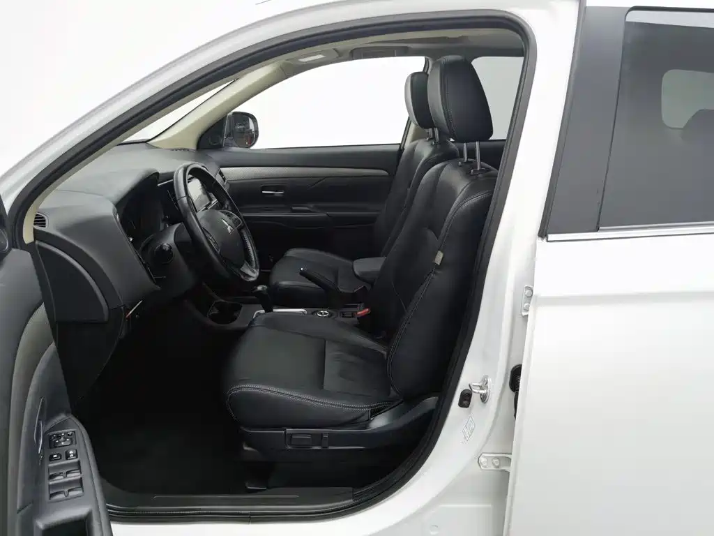 Mitsubishi Outlander (Import) — миниатюра 10