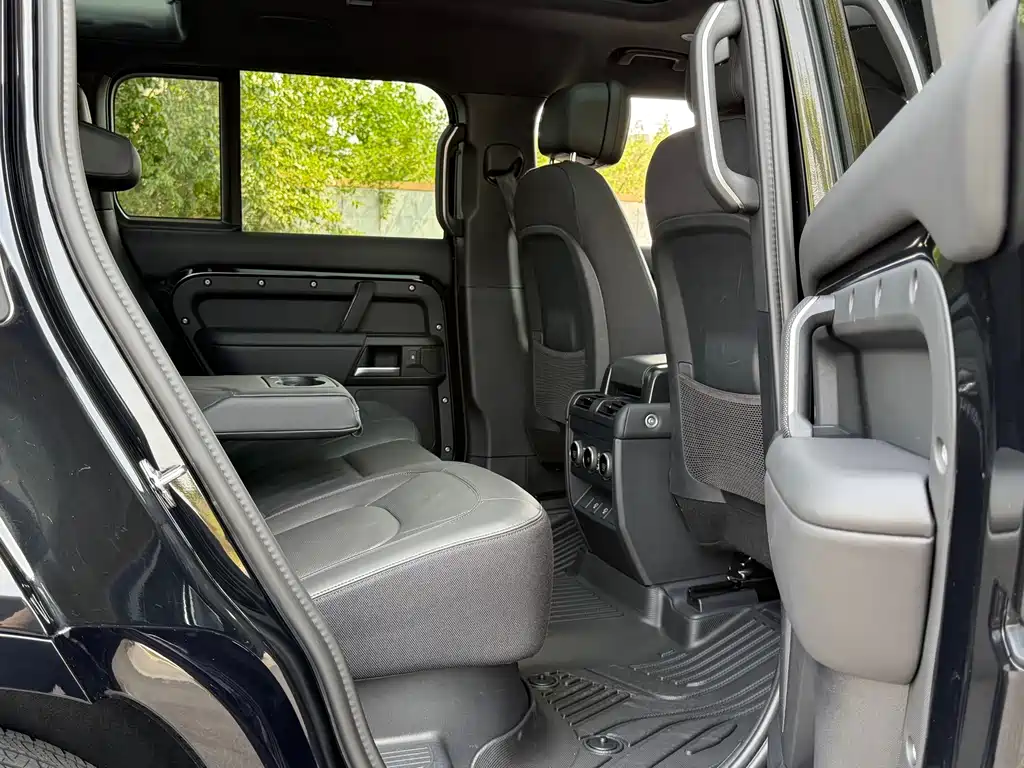 Land Rover Defender — миниатюра 17