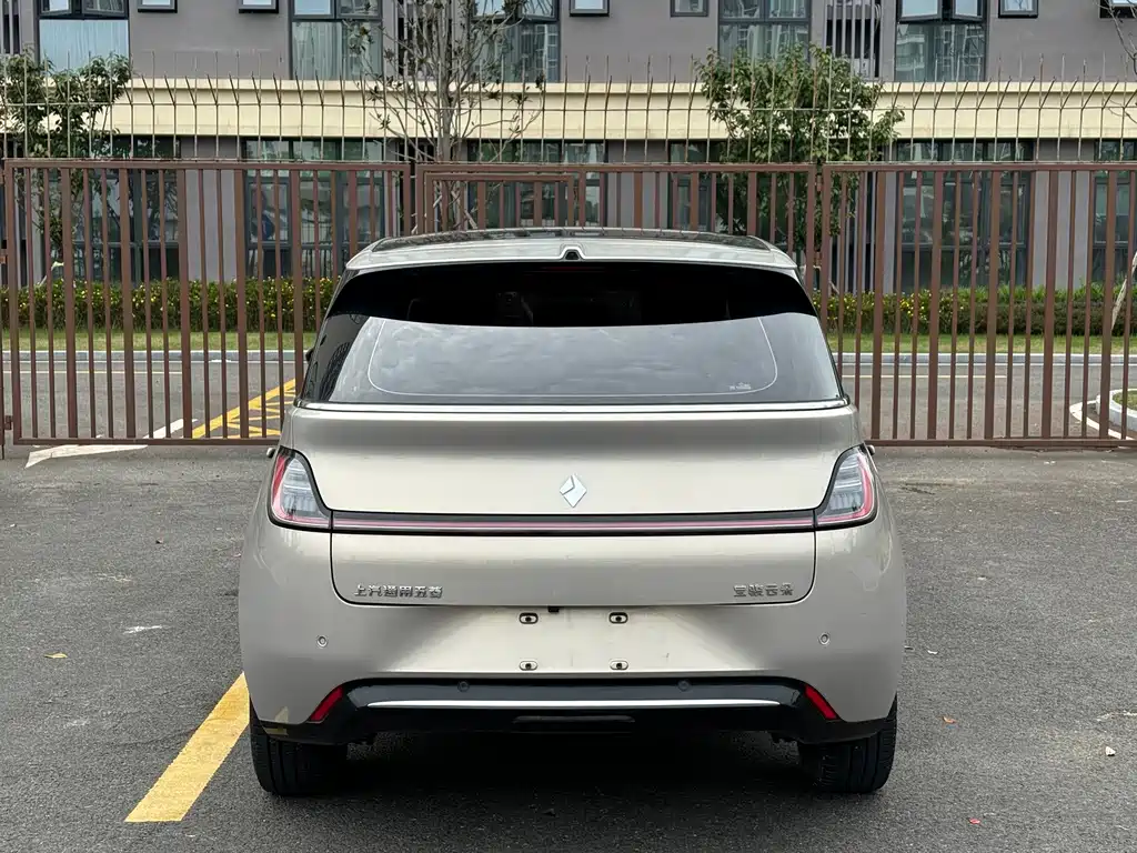 Baojun Yunduo — миниатюра 20