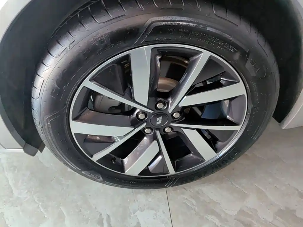 Li Auto Li L8 — миниатюра 23