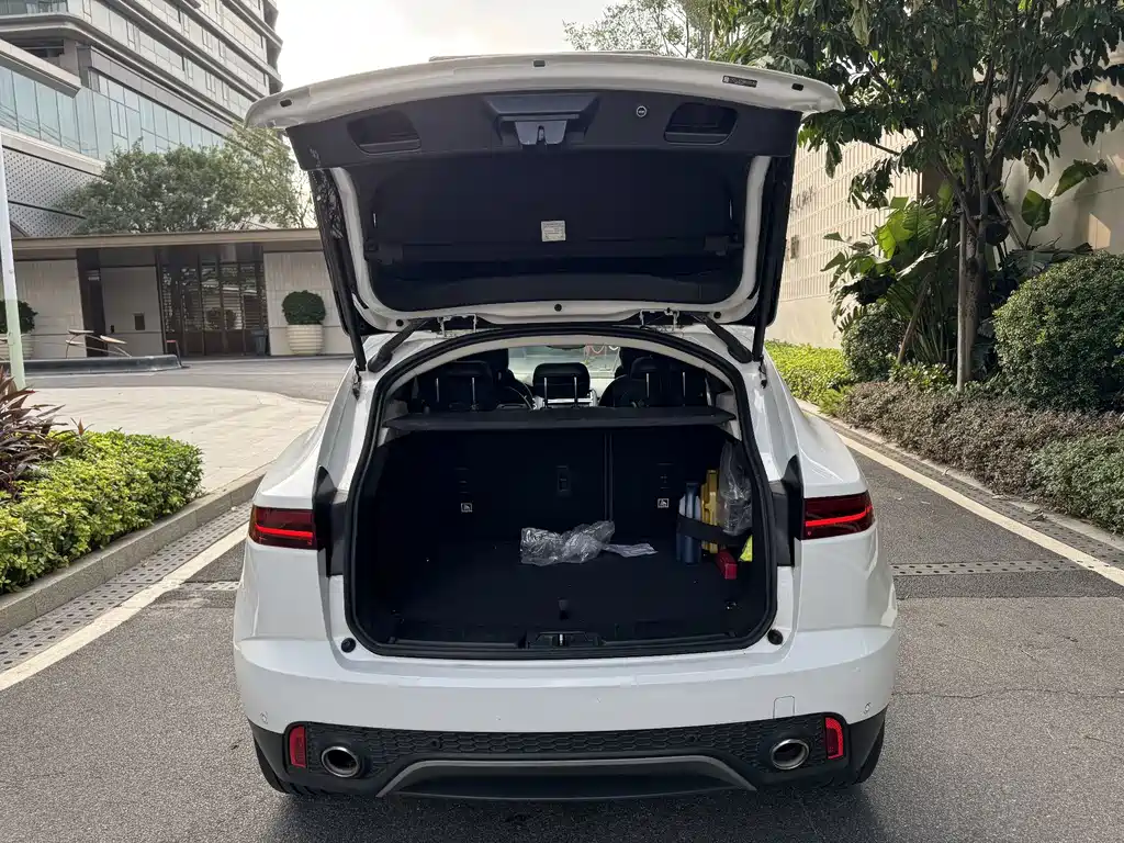 Jaguar E-PACE — миниатюра 7