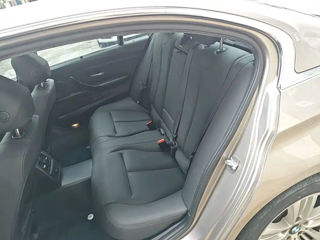 BMW 3 Series — миниатюра 17
