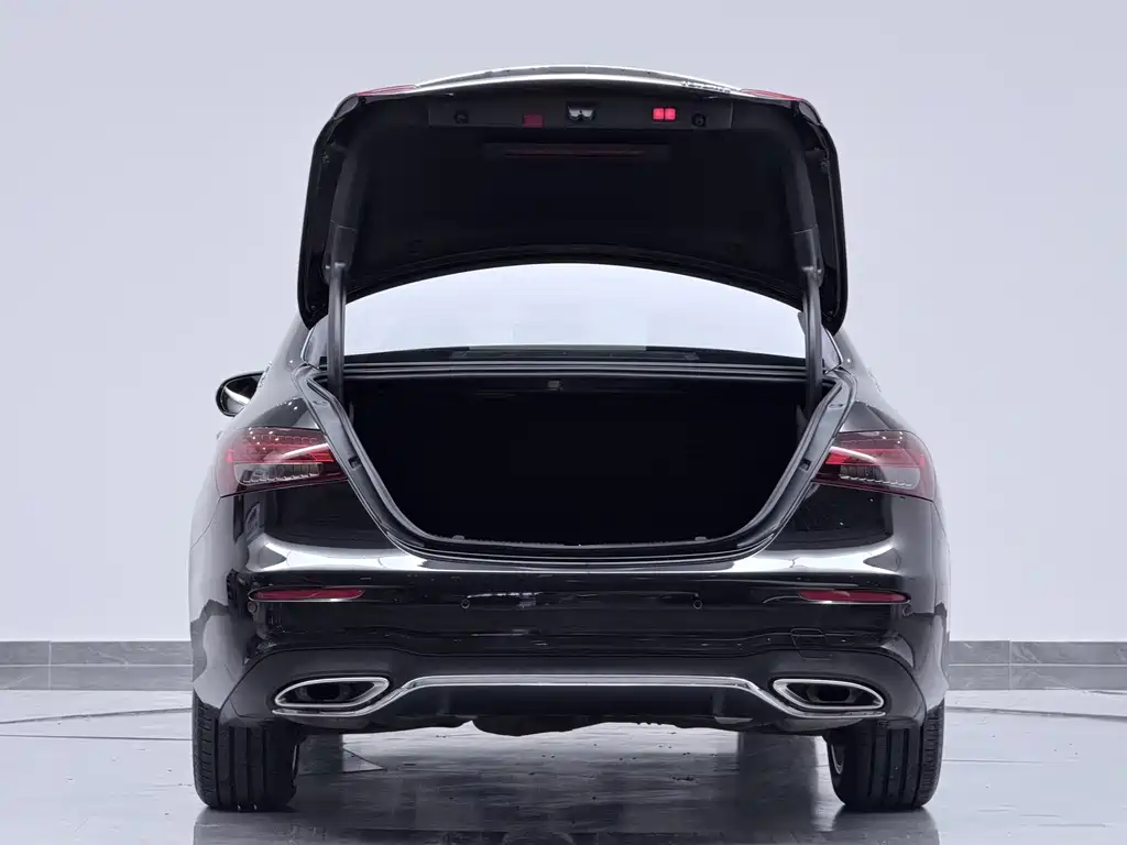 Mercedes-Benz E-Class — миниатюра 12