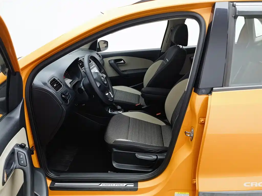 Volkswagen Polo 2012 1.6L Cross Polo AT