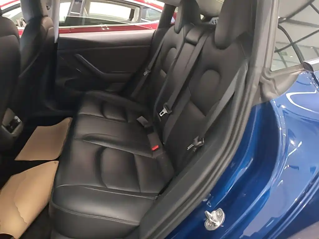 Tesla Model 3 — миниатюра 17