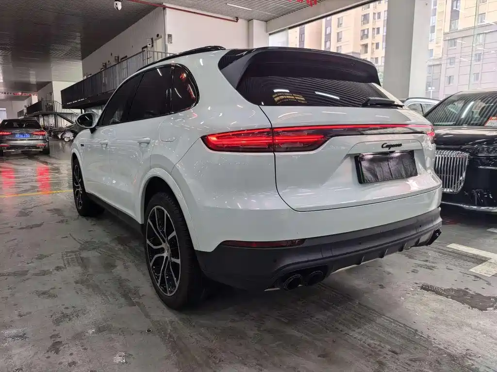 Porsche Cayenne Hybrid — миниатюра 6