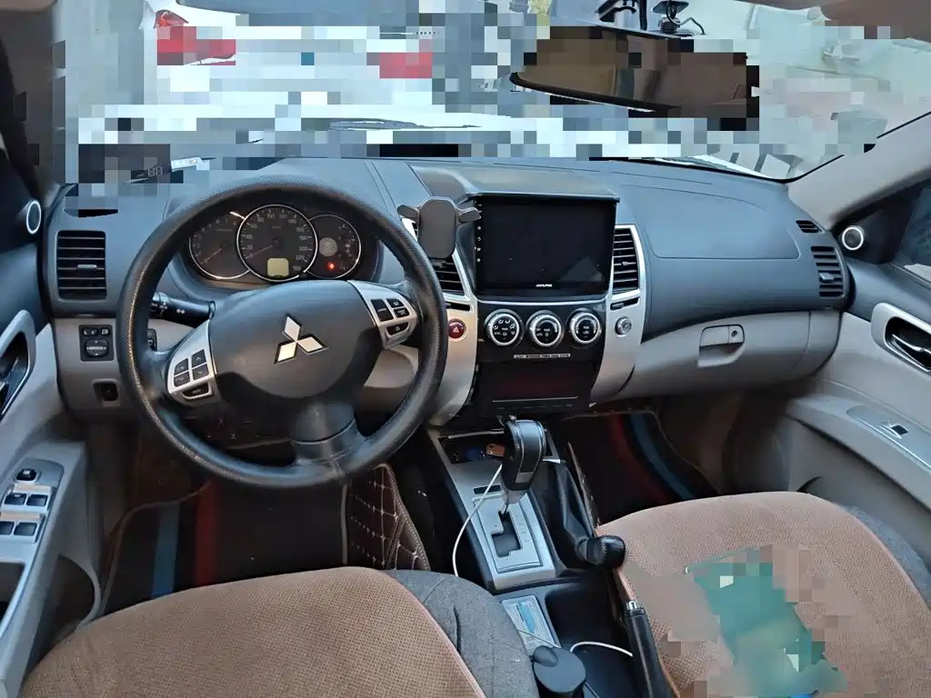 Mitsubishi Pajero Sport — миниатюра 10
