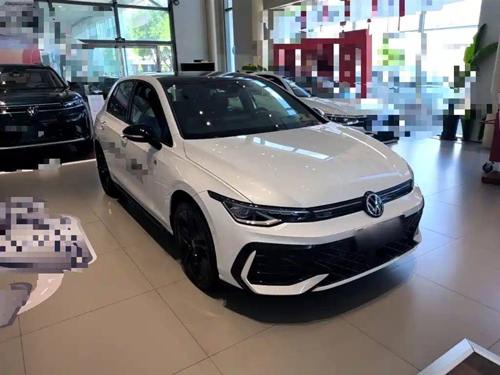 Volkswagen Golf 2025 300TSI R-Line