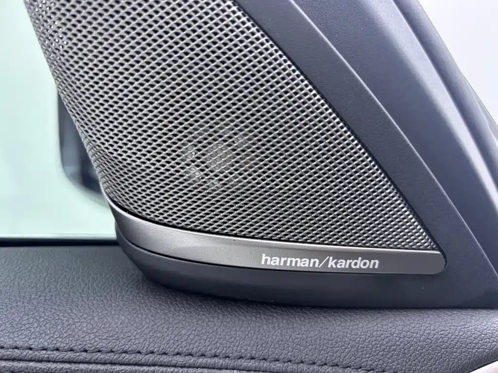 BMW 5 Series New Energy — миниатюра 12