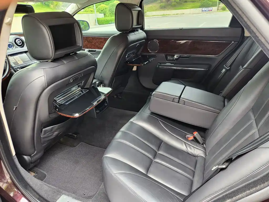 Jaguar XJ — миниатюра 14