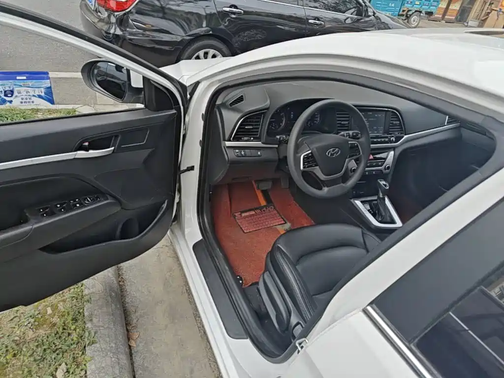 Hyundai Elantra — миниатюра 16