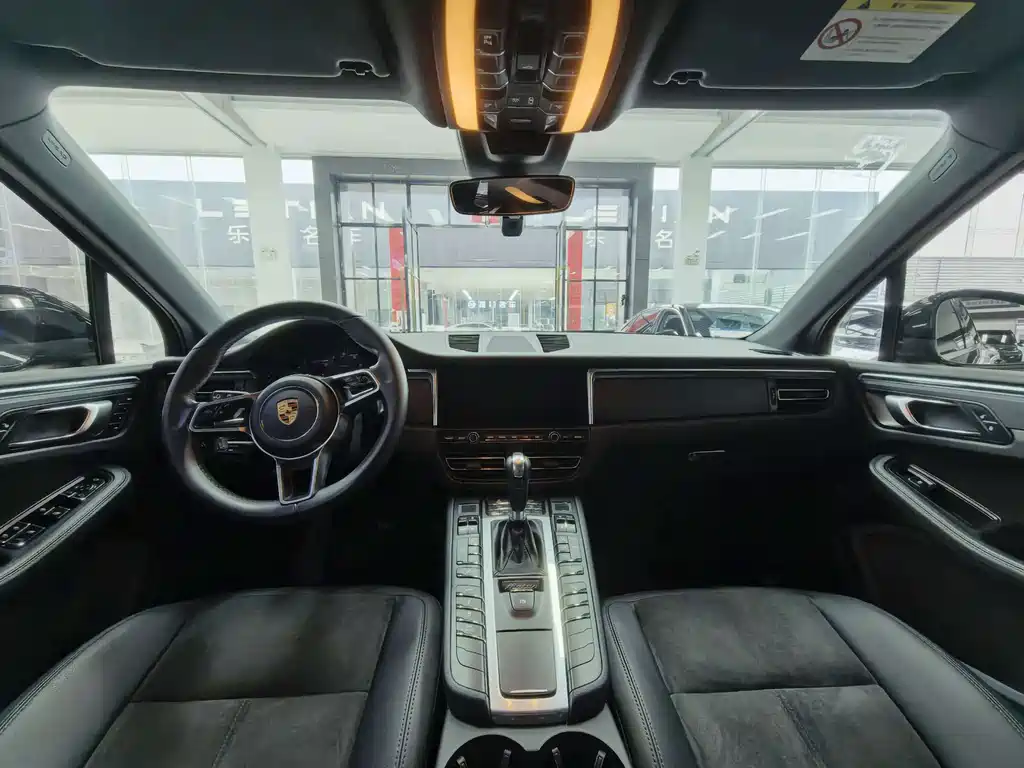 Porsche Macan — миниатюра 4