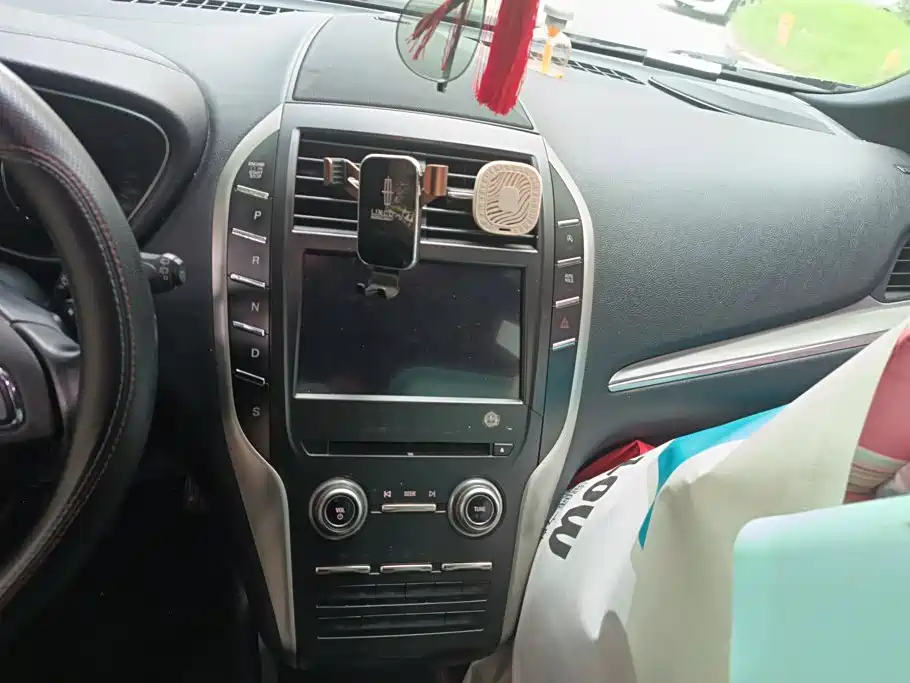 Lincoln MKC — миниатюра 13