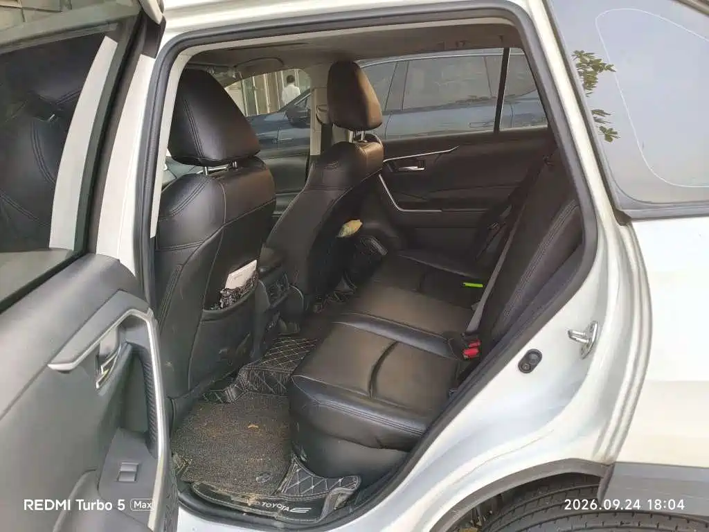 Toyota RAV4 — миниатюра 7