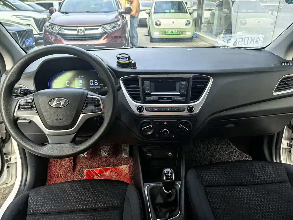 Hyundai Verna — миниатюра 5