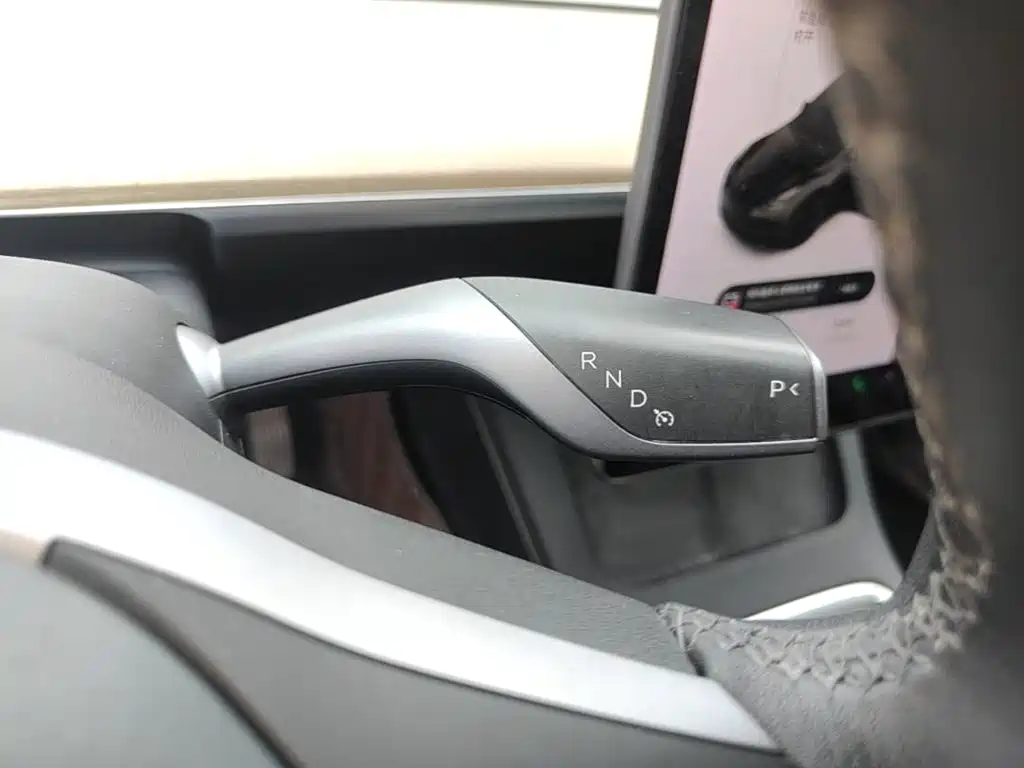Tesla Model Y — миниатюра 14