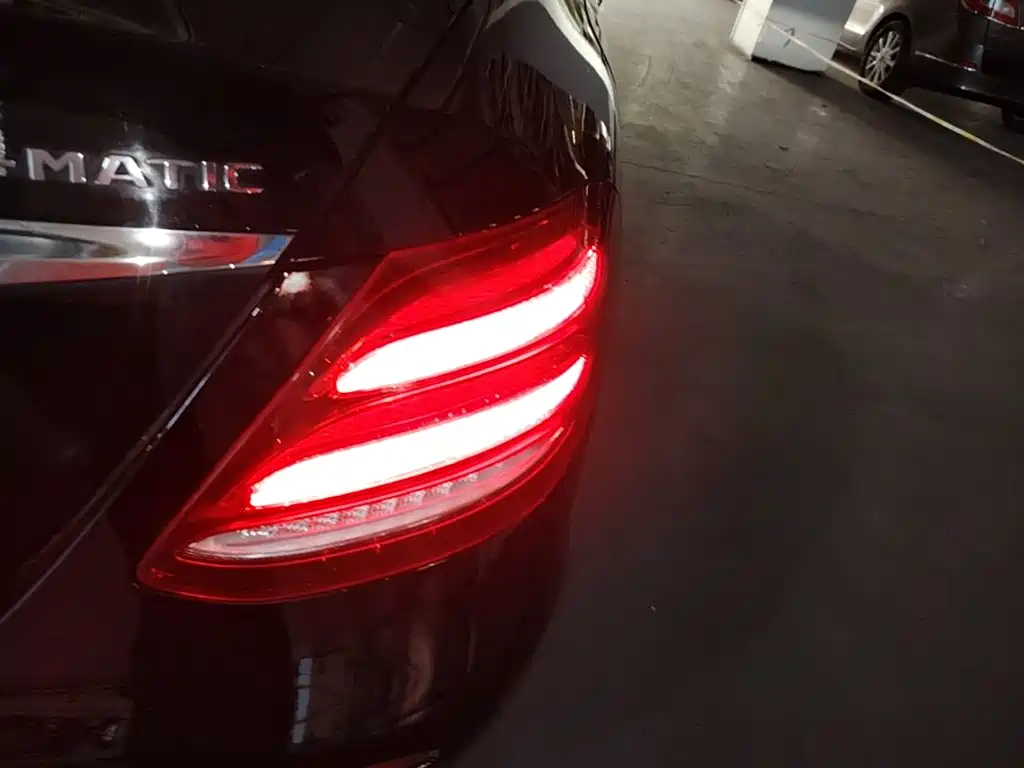 Mercedes-Benz E-Class — миниатюра 8