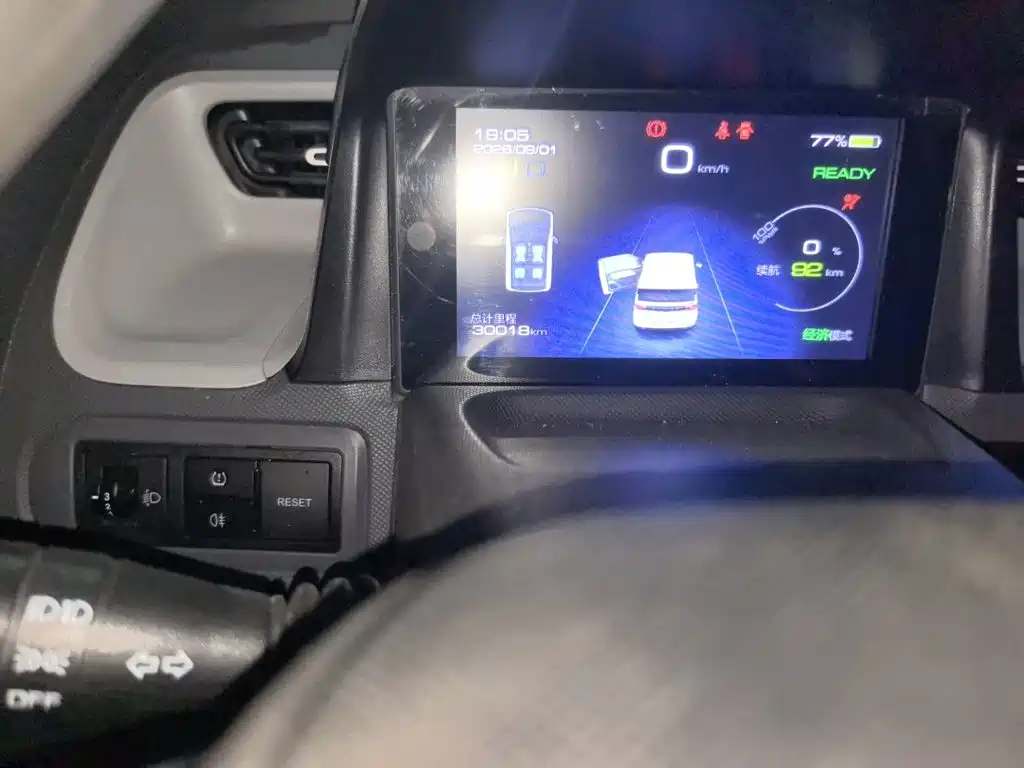 Wuling MINIEV — миниатюра 8