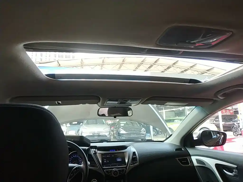 Hyundai Elantra Langdong — миниатюра 18