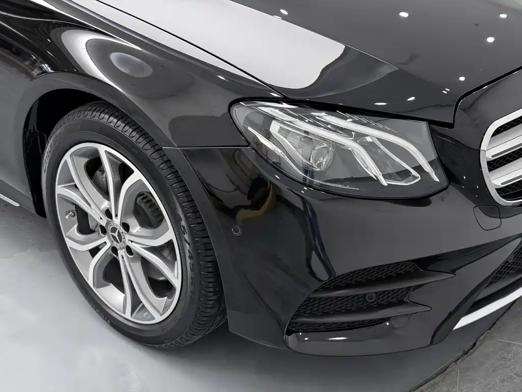 Mercedes-Benz E-Class — миниатюра 13