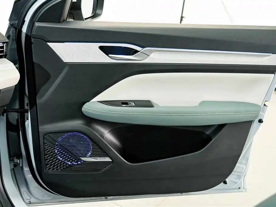 Geely L HiP — миниатюра 16