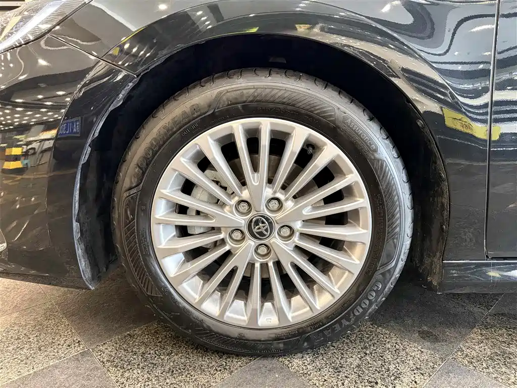 Toyota Camry — миниатюра 13