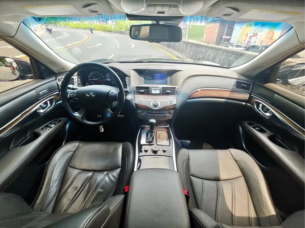 Infiniti Q70 — миниатюра 9
