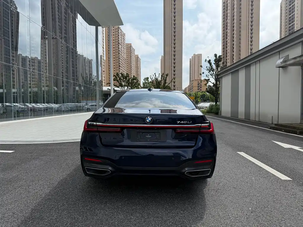 BMW 7 Series — миниатюра 5