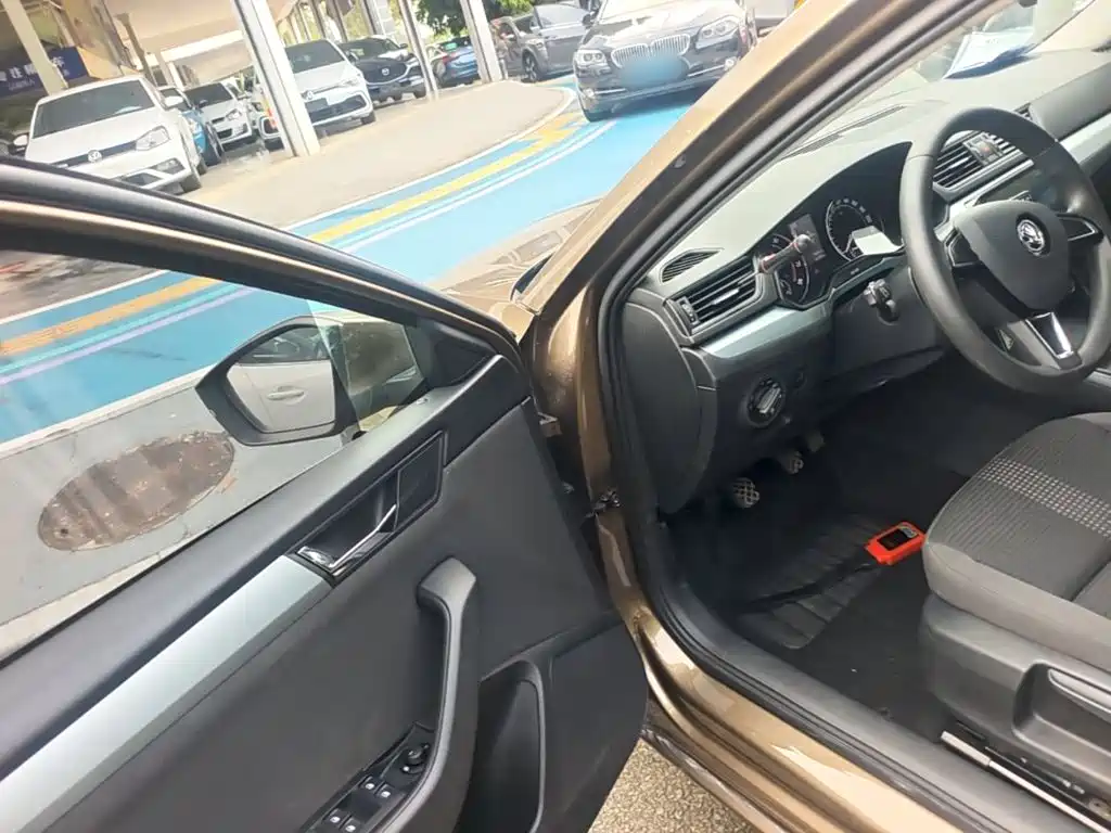 Skoda Superb — миниатюра 16