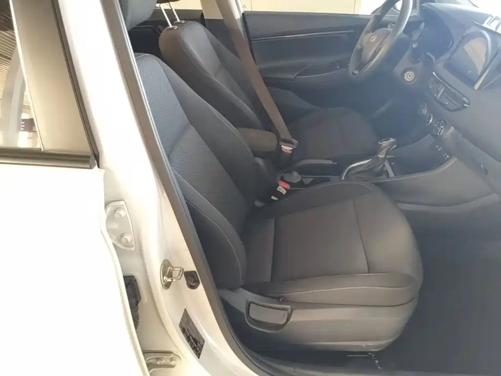 Hyundai Elantra — миниатюра 25