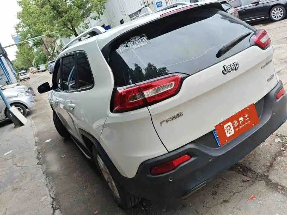 Jeep Cherokee — миниатюра 7