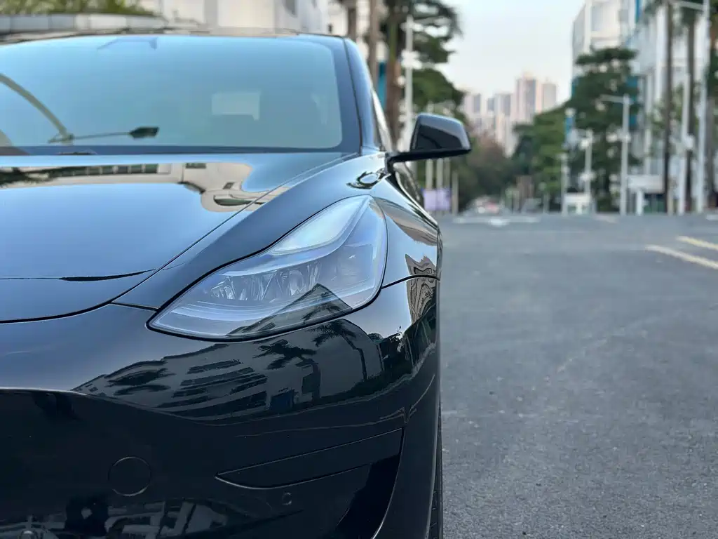 Tesla Model 3 — миниатюра 8