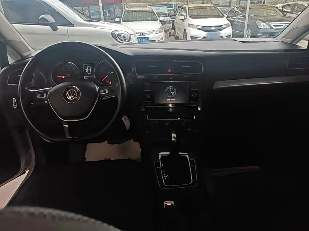 Volkswagen Golf — миниатюра 10