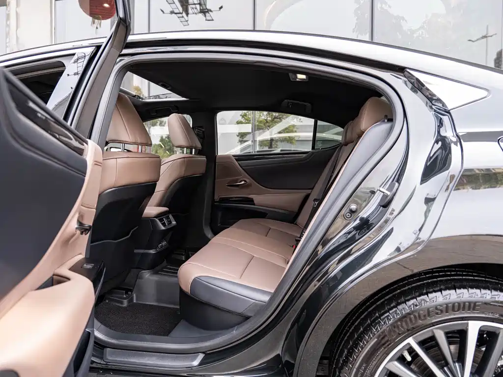 Lexus ES — миниатюра 10