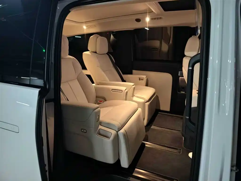 Li Auto MEGA 2025 Home