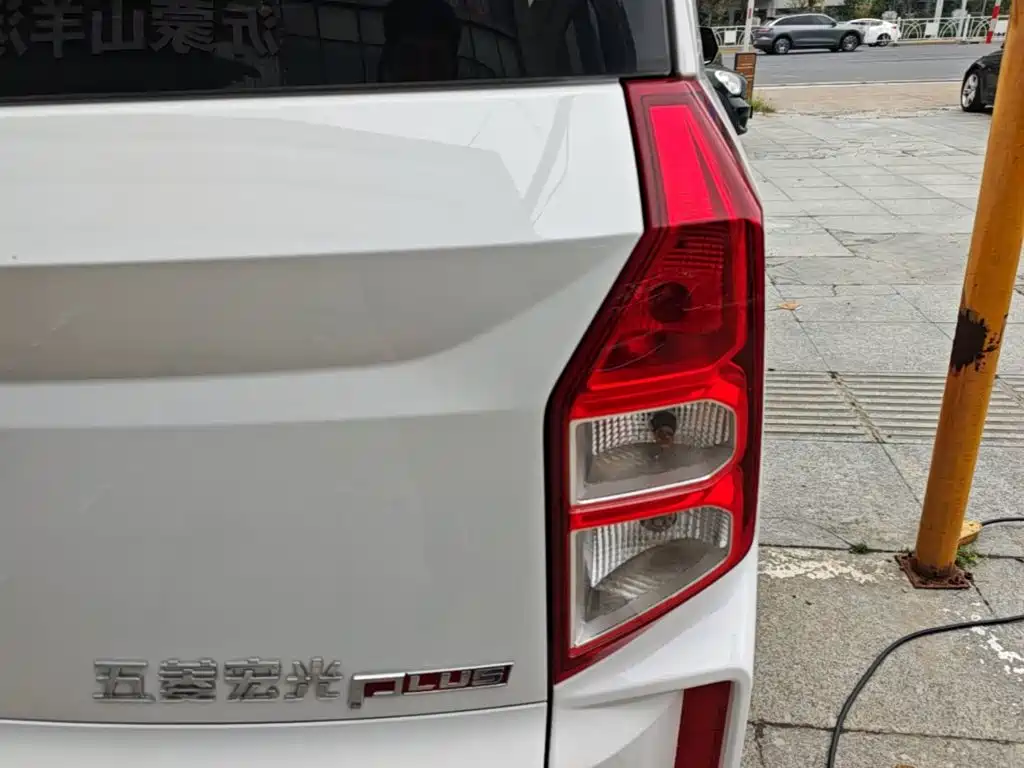 Wuling Hongguang PLUS — миниатюра 8