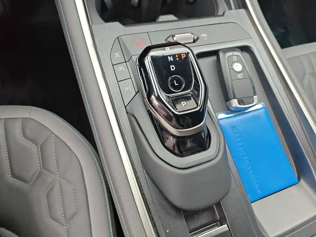 Ford Edge 2023 L 2.0T EcoBoost мест Luxury