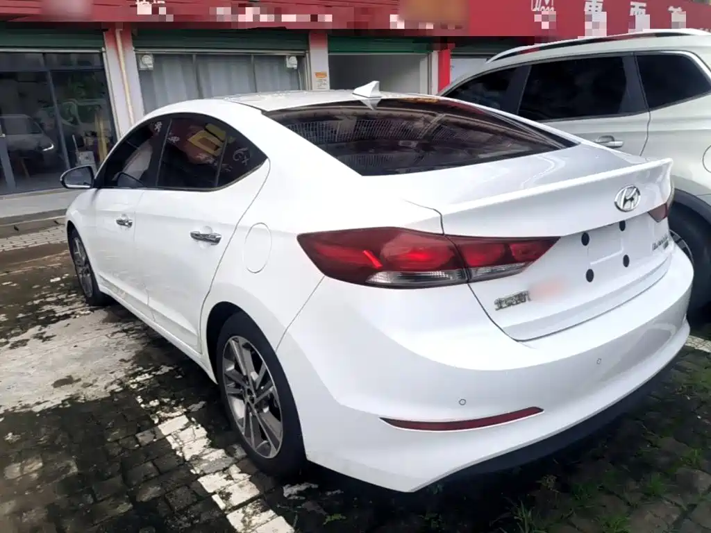 Hyundai Elantra — миниатюра 5