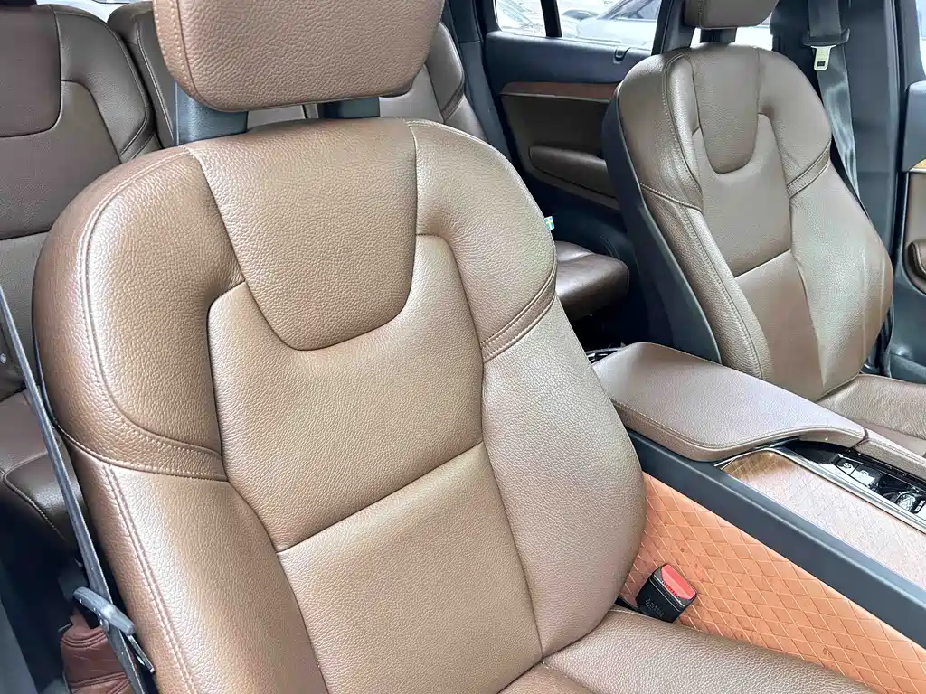 Volvo XC90 — миниатюра 8