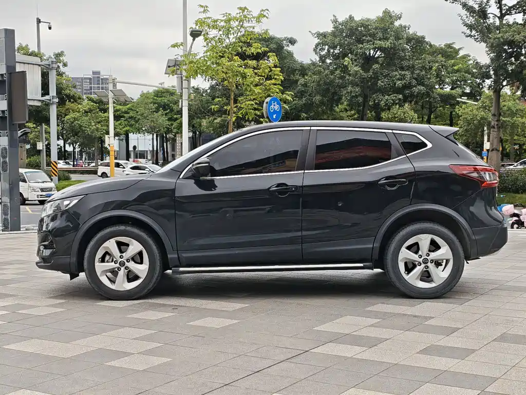 Nissan Qashqai — миниатюра 9