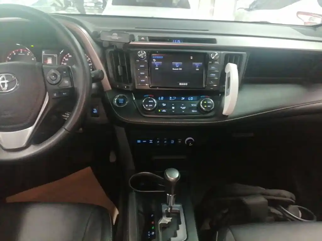Toyota RAV4 — миниатюра 13