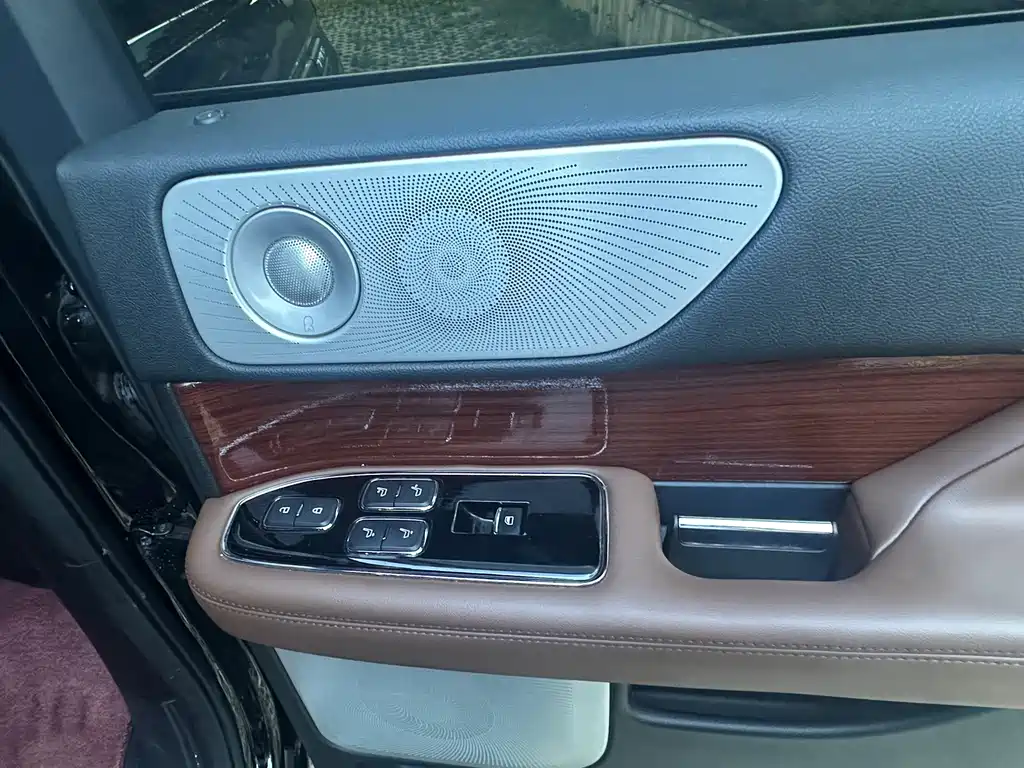 Lincoln Navigator — миниатюра 16