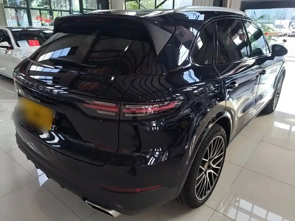Porsche Cayenne — миниатюра 7