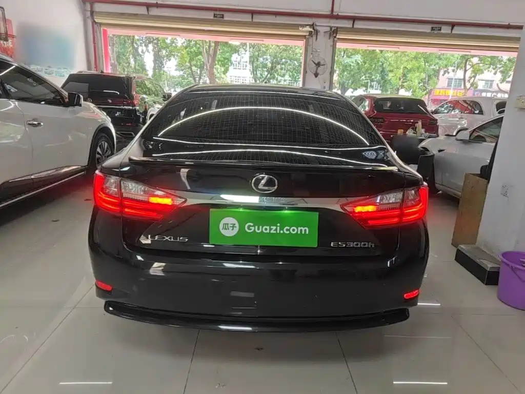 Lexus ES 2017 300h Mark Levinson Comfort