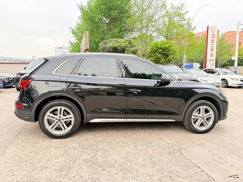 Audi Q5L - фото 5