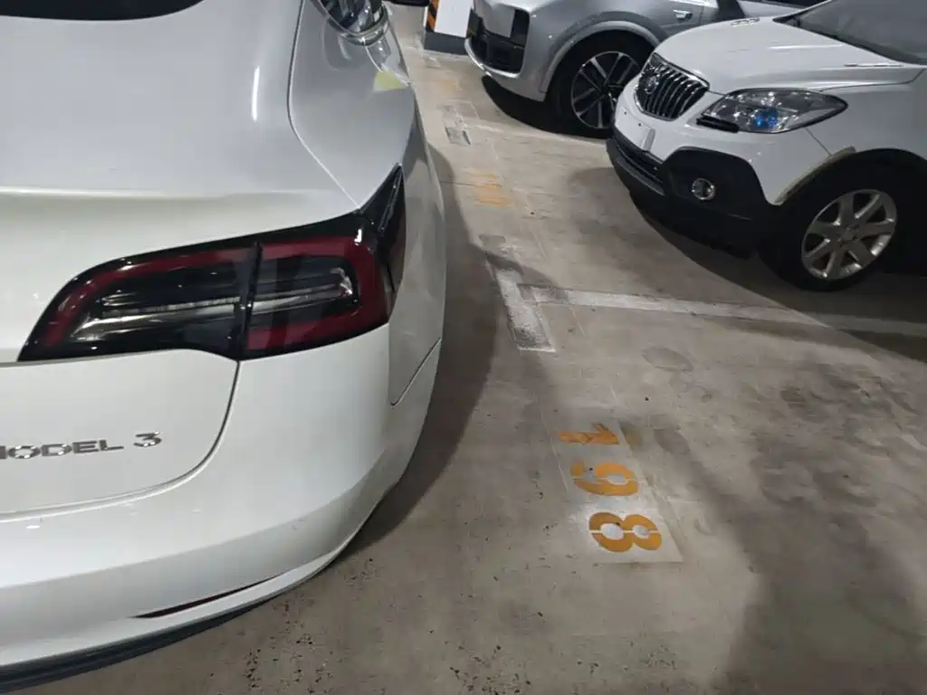 Tesla Model 3 — миниатюра 8