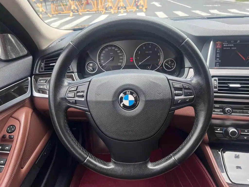 BMW 5 Series — миниатюра 19